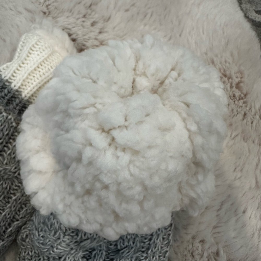Gray Knit Cat Mittens - Picture 5 of 5